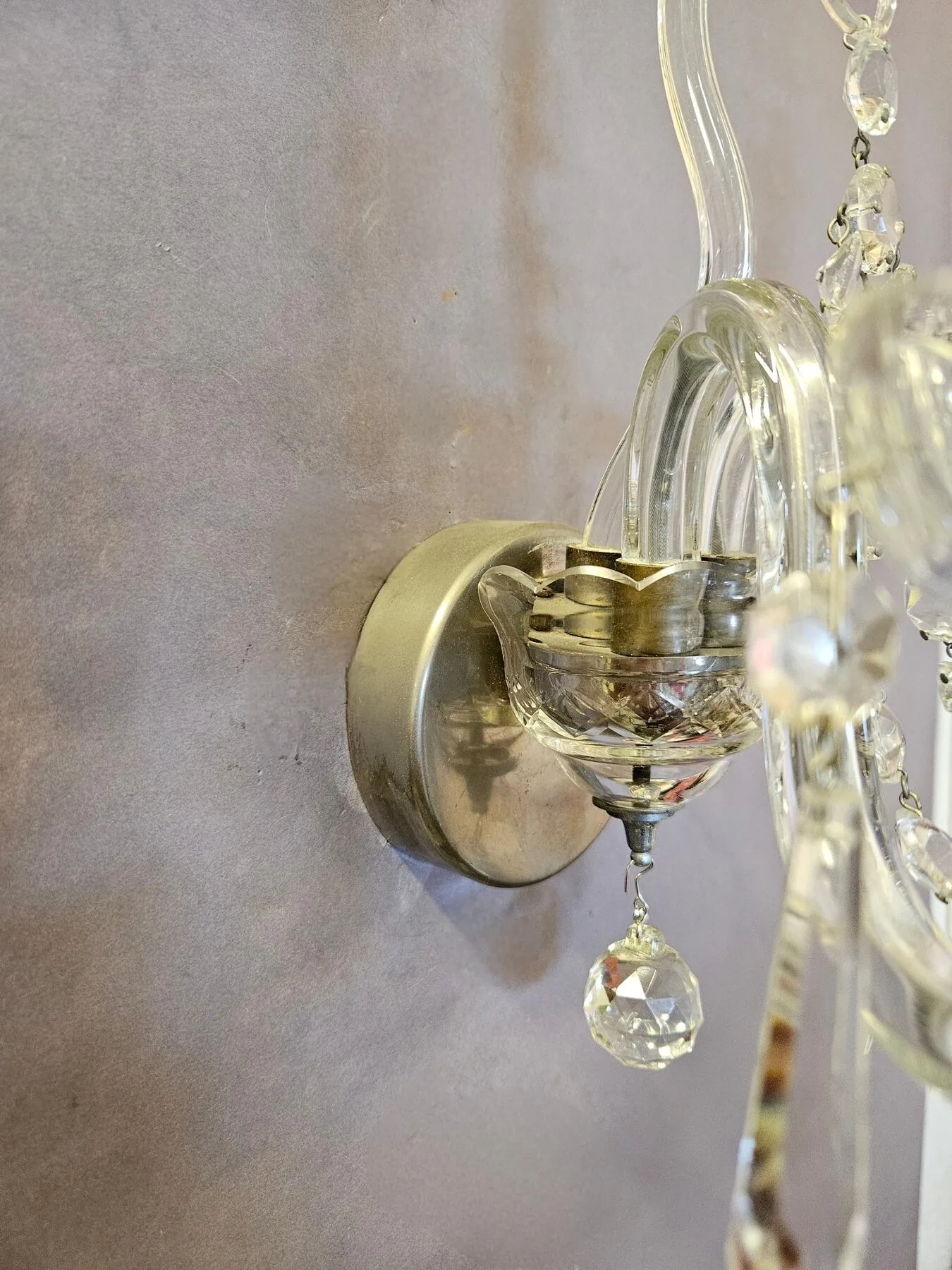 Set of 3 (plus 1 similar) twin-branch Czech glass wall lights, c. 1950 – view 5