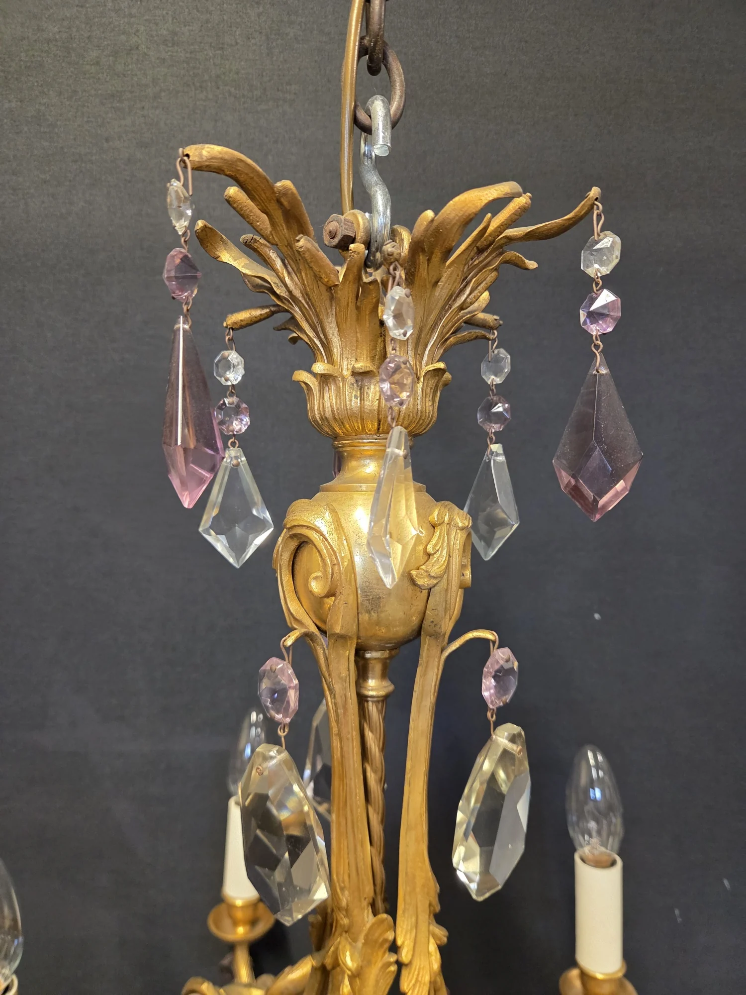 Close-up of the ormolu leaf crown and upper stem with clear and mauve glass drops