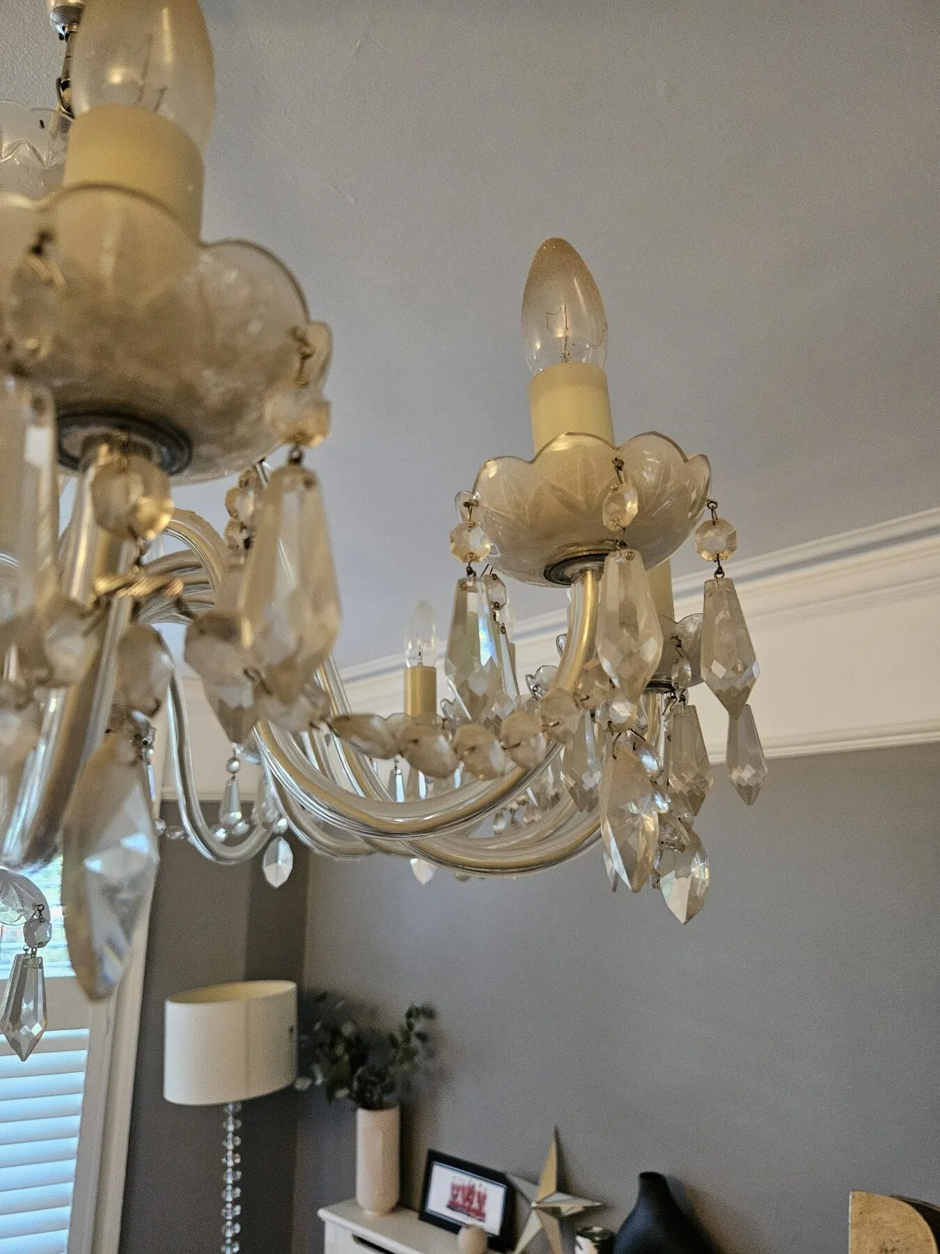 Close view of a scalloped bobèche and faceted crystal drops