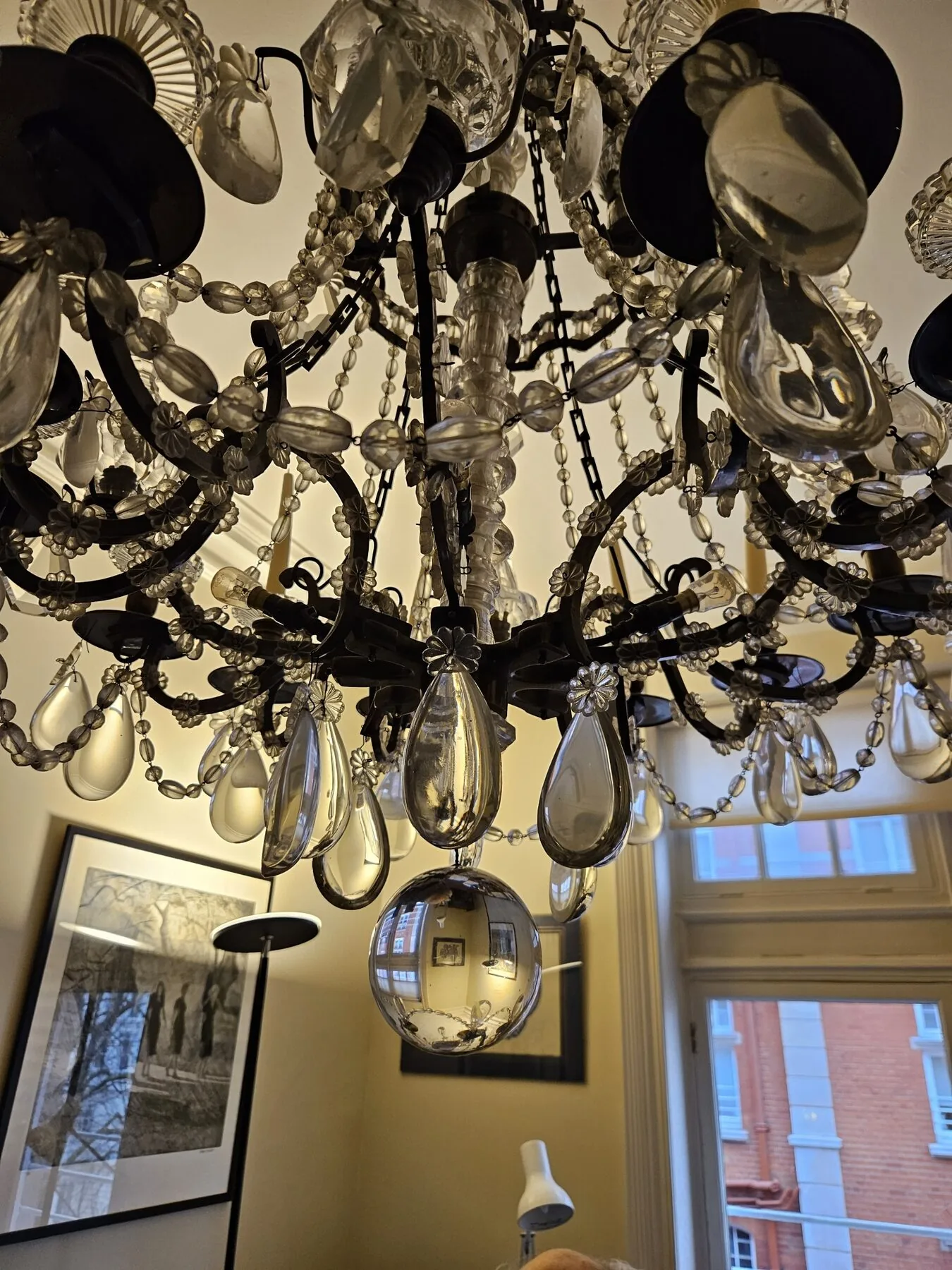 Underside of the chandelier recorded before dismantling