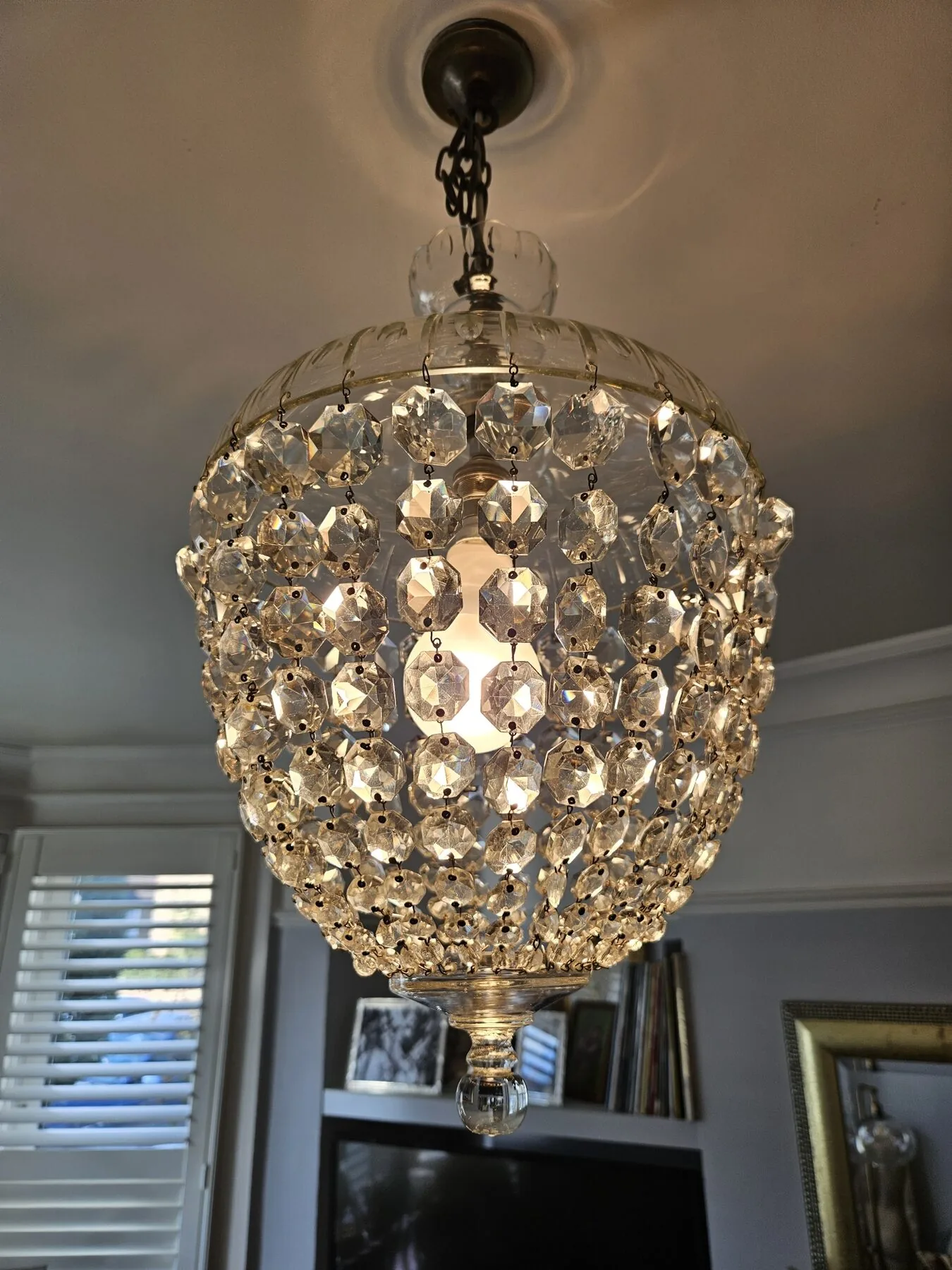 Crystal bag light chandelier illuminated in a Chiswick reception room