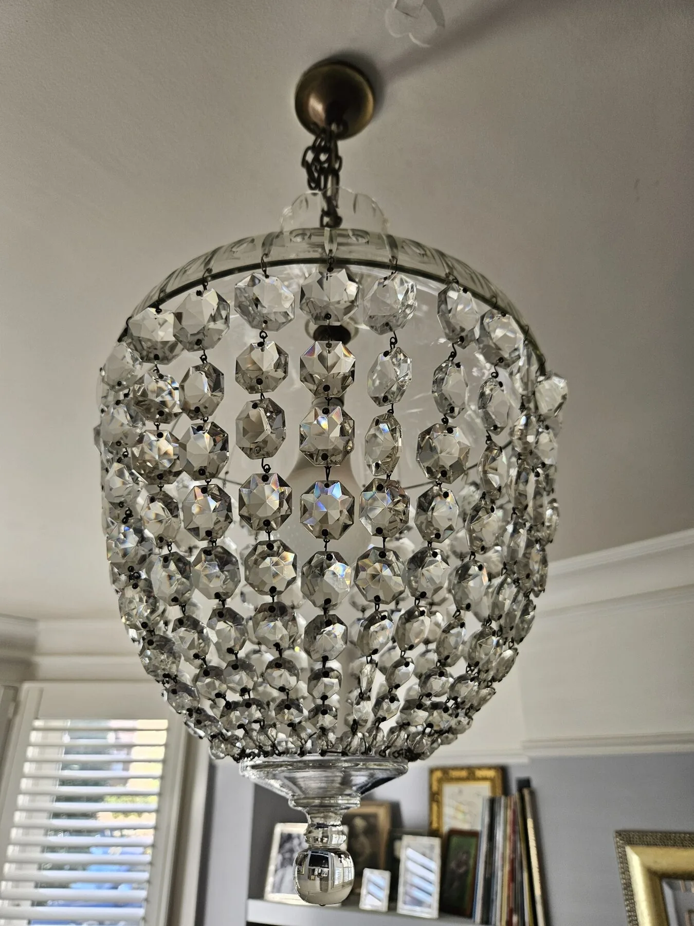 Detail of the cut crystal buttons and drops after in-situ cleaning