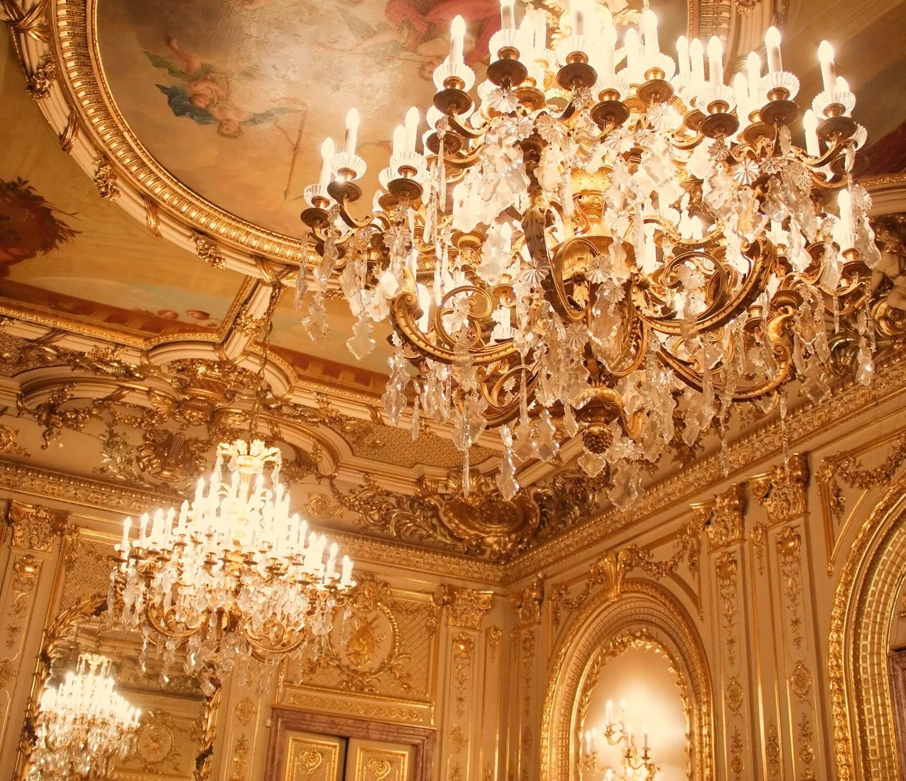 Antique crystal chandelier in a London interior — G&P Cohn, specialists since 1954