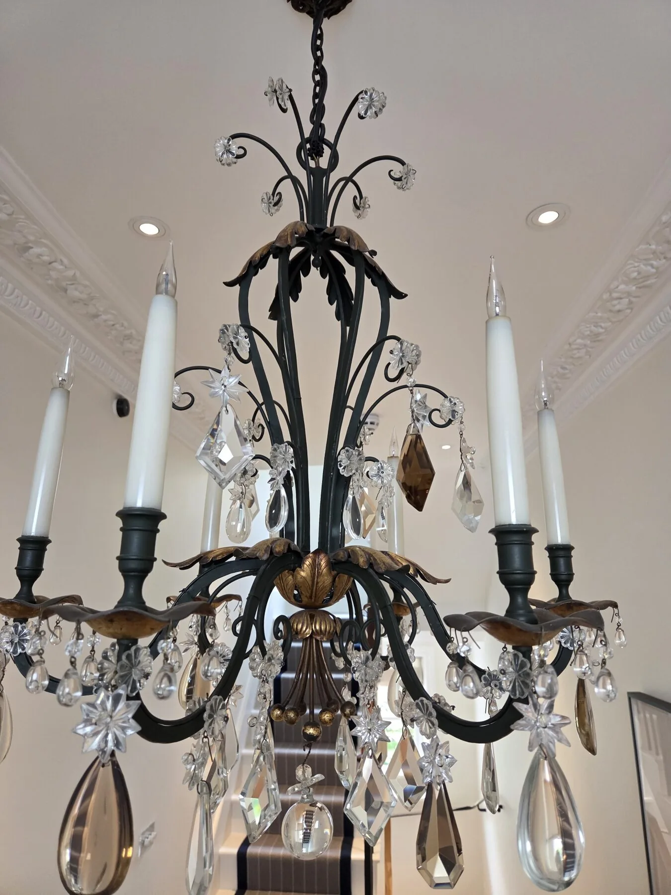 Central body of the chandelier showing star-cut and lozenge drops in even refraction