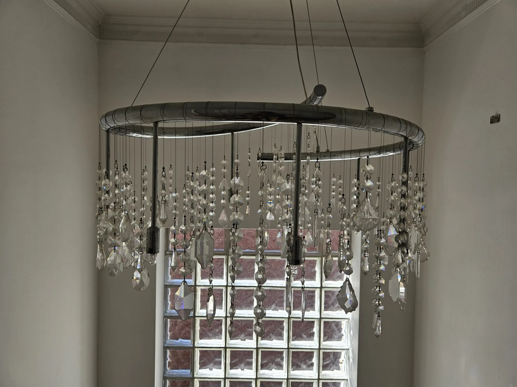 Detail of the chrome frame and strass drops
