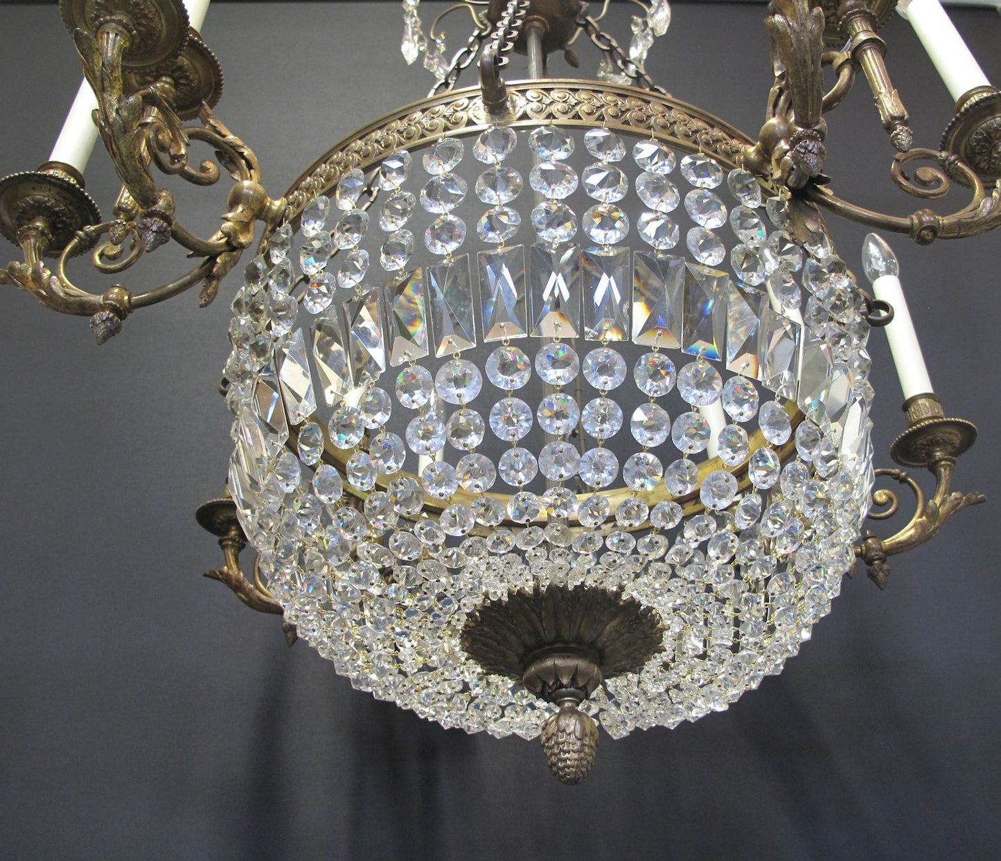 12 light ormolu and glass chandelier, bottom bag